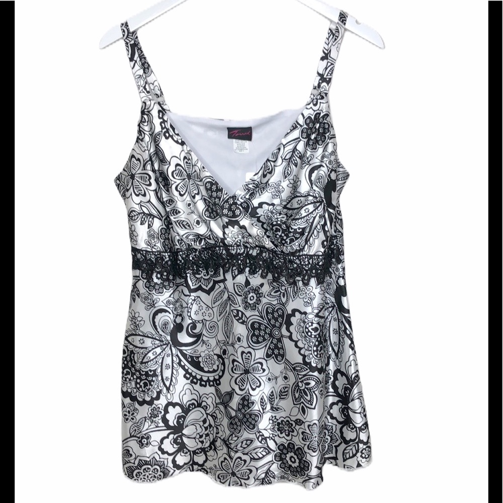 Torrid black/white floral cross over bust top